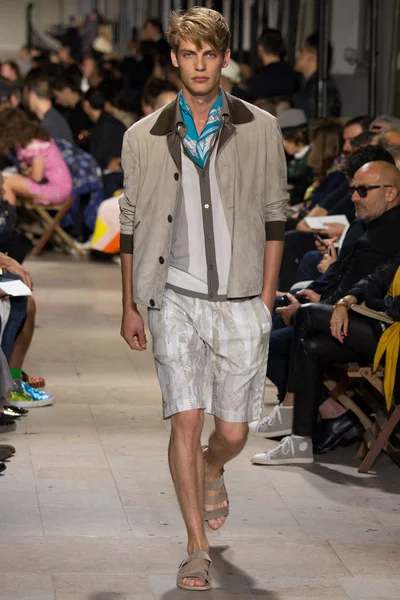 Look 24